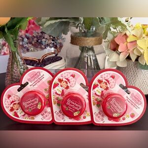 🆕🍓 STRAWBERRY SHORTCAKE STRAWBERRY SCENTED LIP SCRUB TRIO. BRAND NEW SEALED.
